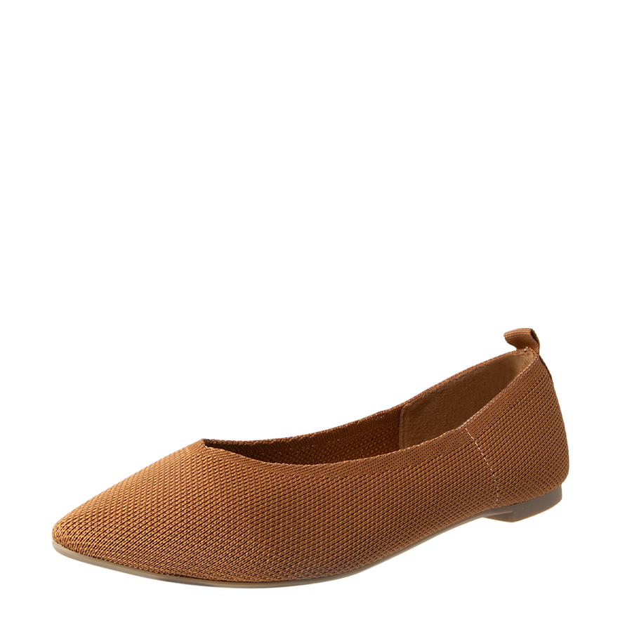 Wide width store pointed flats